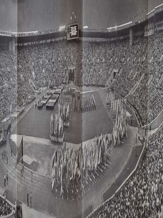 SOVIET YOUTH ON THE START.